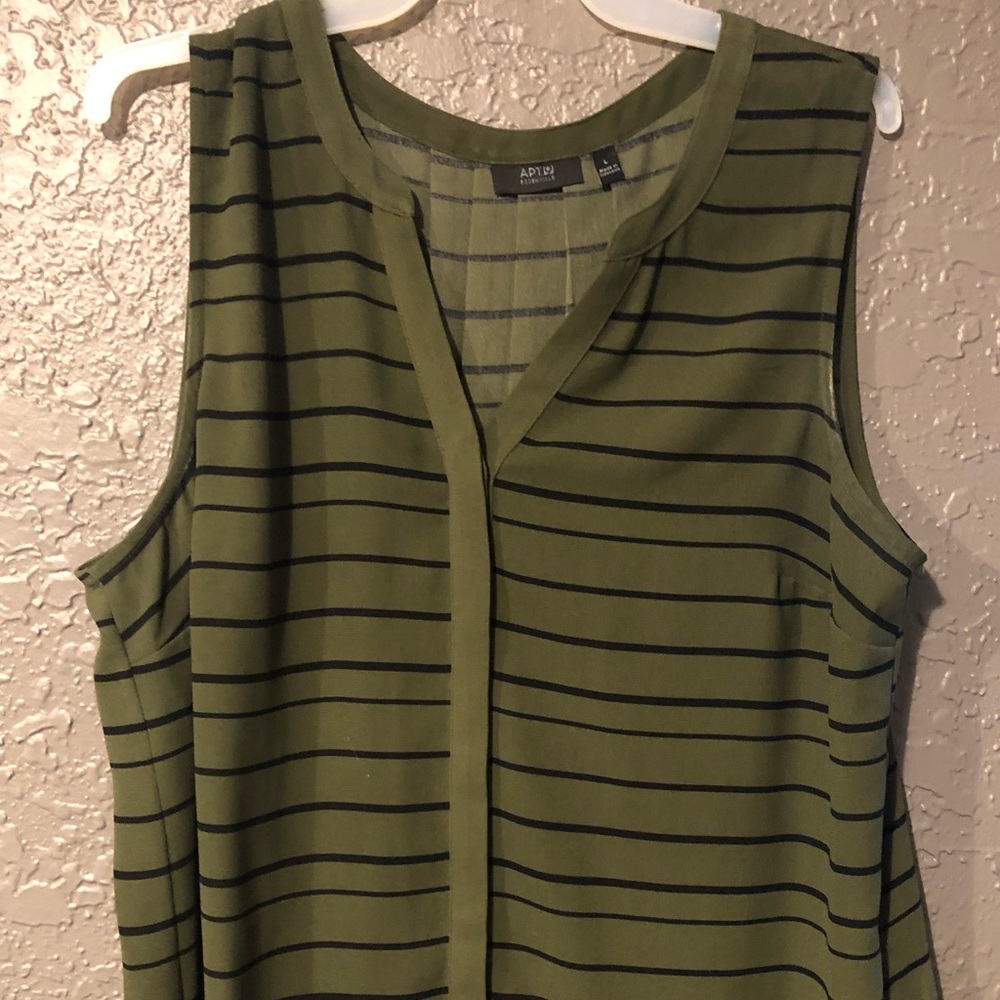 Apt 9 button down sleeveless top-L